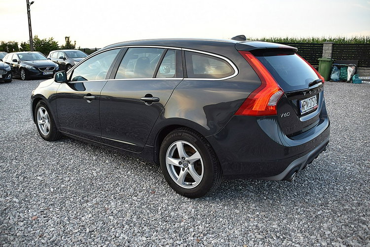 Volvo V60 2,0D3 150Km R-Design Pół-Skóra Led Navi Xenon Gwarancja zdjęcie 23