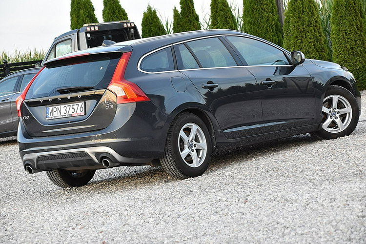 Volvo V60 2,0D3 150Km R-Design Pół-Skóra Led Navi Xenon Gwarancja zdjęcie 3
