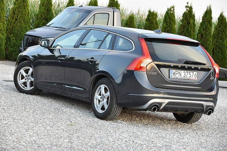 Volvo V60 2,0D3 150Km R-Design Pół-Skóra Led Navi Xenon Gwarancja zdjęcie 4