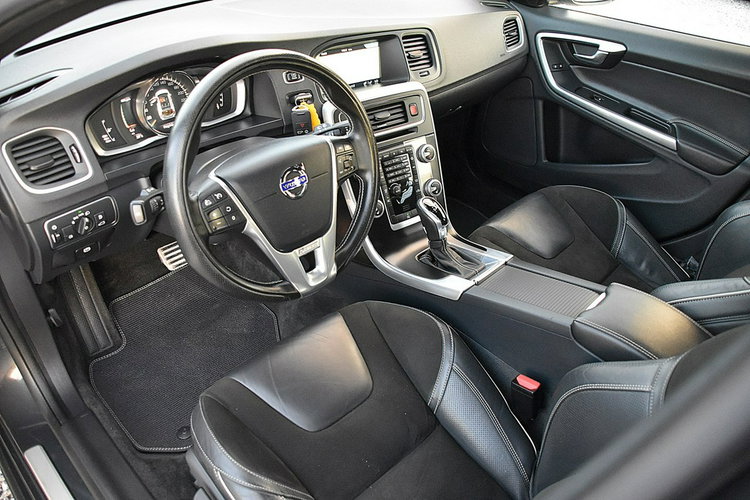 Volvo V60 2,0D3 150Km R-Design Pół-Skóra Led Navi Xenon Gwarancja zdjęcie 5