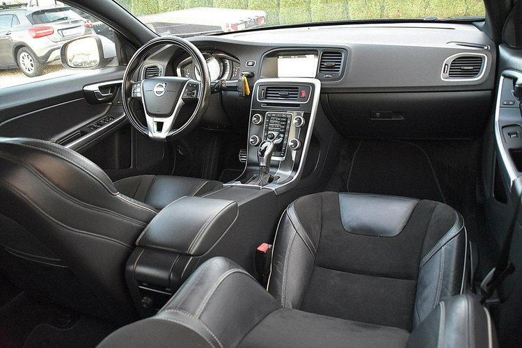 Volvo V60 2,0D3 150Km R-Design Pół-Skóra Led Navi Xenon Gwarancja zdjęcie 6