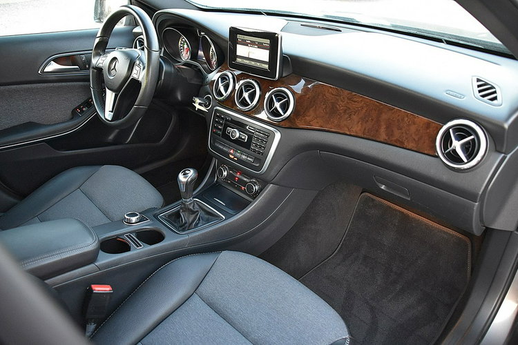 Mercedes GLA 180 D Pół-Skóra Navi Xenon Led Gwarancja zdjęcie 19