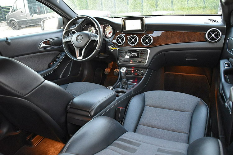 Mercedes GLA 180 D Pół-Skóra Navi Xenon Led Gwarancja zdjęcie 6