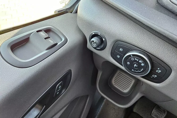 Ford transit Lift L3H2 62999zł NETTO 2.0TdCi/170KM zdjęcie 21