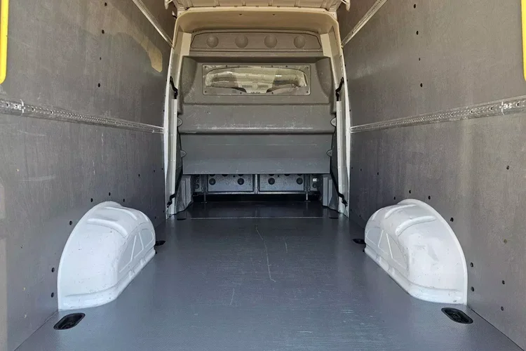 Volkswagen Crafter L3H2 109999zł NETTO Brygadówka 7 osób 2.0TDi/140KM zdjęcie 16