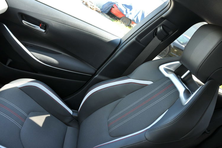 Toyota Corolla 1.6VVTI GR Sport 132KM 6-G HeadUp Kamera Podgrz.Kier Fotele 1wł Salon zdjęcie 21