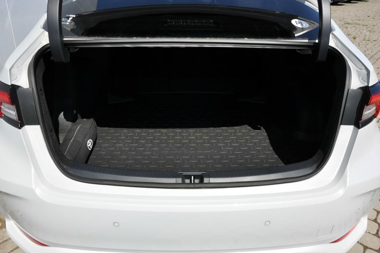 Toyota Corolla 1.6VVTI GR Sport 132KM 6-G HeadUp Kamera Podgrz.Kier Fotele 1wł Salon zdjęcie 6