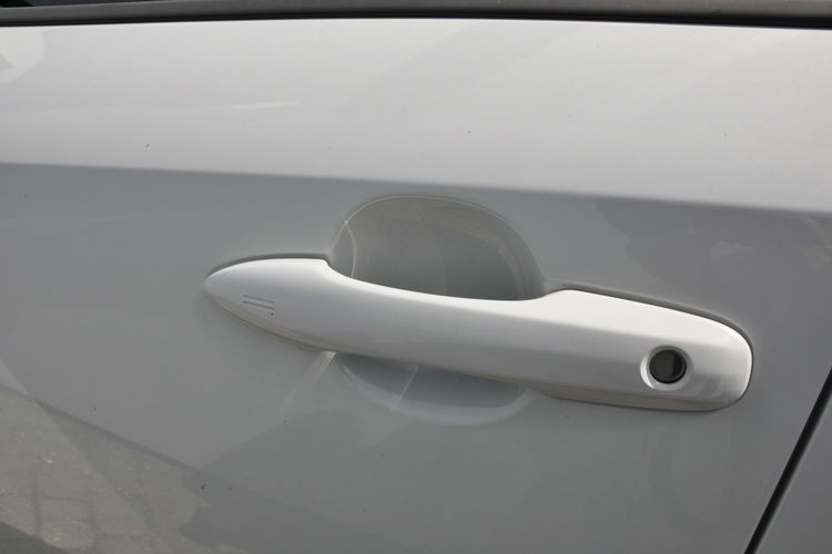 Toyota Corolla 1.6VVTI GR Sport 132KM 6-G HeadUp Kamera Podgrz.Kier Fotele 1wł Salon zdjęcie 9