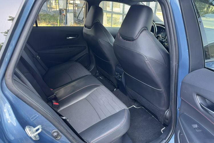 Toyota Corolla 2.0HSD 184KM GR Pełny serwis Bezwypadkowy Bardzo bogata zdjęcie 13