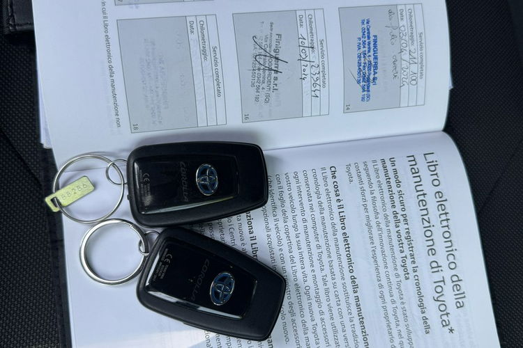 Toyota Corolla 2.0HSD 184KM GR Pełny serwis Bezwypadkowy Bardzo bogata zdjęcie 25