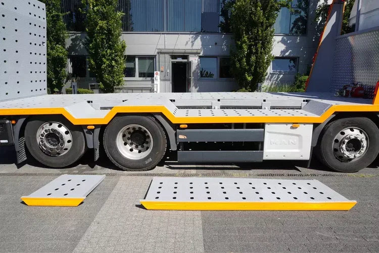 MAN TGS 35.420 8×2 / NOWA laweta / 3 osie skrętne / Ładowność 20 T / kab. sypialna zdjęcie 15