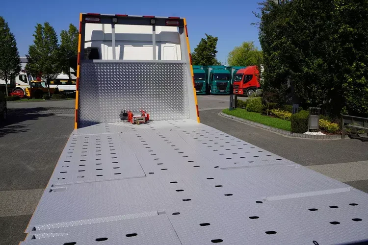 MAN TGS 35.420 8×2 / NOWA laweta / 3 osie skrętne / Ładowność 20 T / kab. sypialna zdjęcie 19