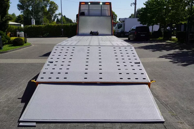 MAN TGS 35.420 8×2 / NOWA laweta / 3 osie skrętne / Ładowność 20 T / kab. sypialna zdjęcie 9