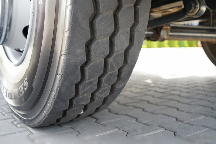 Iveco TRAKKER 360 / 6x4 / WYWROTKA DWUSTRONNA  / HYDROBURTA / AUTOMAT / SPROWADZONY zdjęcie 31