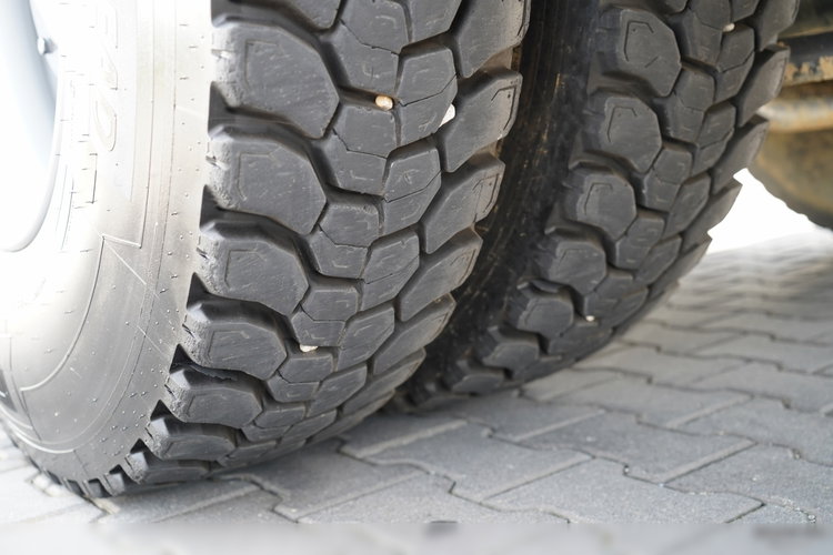 Iveco TRAKKER 360 / 6x4 / WYWROTKA DWUSTRONNA  / HYDROBURTA / AUTOMAT / SPROWADZONY zdjęcie 33