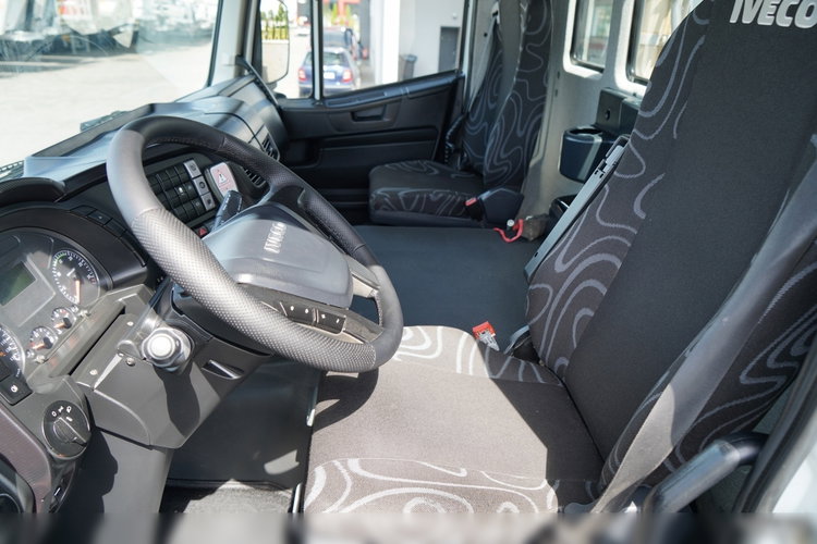 Iveco TRAKKER 360 / 6x4 / WYWROTKA DWUSTRONNA  / HYDROBURTA / AUTOMAT / SPROWADZONY zdjęcie 36