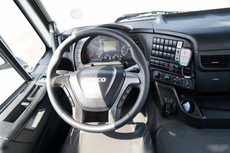 Iveco TRAKKER 360 / 6x4 / WYWROTKA DWUSTRONNA  / HYDROBURTA / AUTOMAT / SPROWADZONY zdjęcie 40