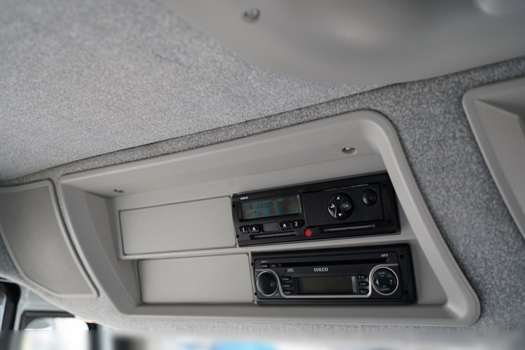 Iveco TRAKKER 360 / 6x4 / WYWROTKA DWUSTRONNA  / HYDROBURTA / AUTOMAT / SPROWADZONY zdjęcie 44