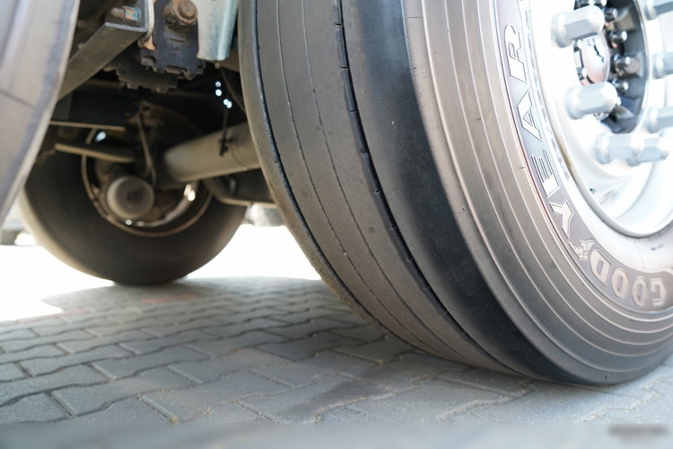 Schmitz -CARGOBULL / FIRANKA / STANDARD / DWIE OSIE PODNOSZONE /  WINDA ZAŁADOWCZA DHOLLANDIA - 2000KG  / 2016 zdjęcie 22