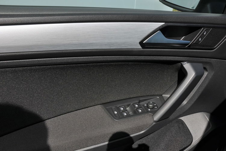 Volkswagen Tiguan 1.5TSI 130KM 6-G AppConnect Czujniki SalonPL Serwis Gwar. Dealer zdjęcie 9