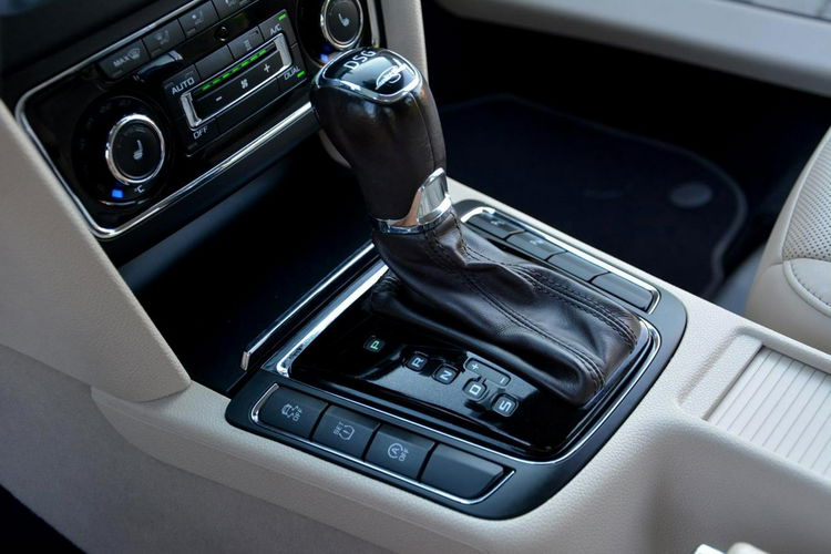 Skoda Superb Lift L&K 4x4 Skóry Bi-Xenon Ledy Duża Navi Kamera El.Fotele Webasto zdjęcie 32