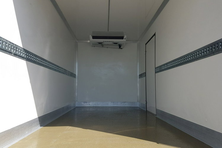 MAN TGE VW CRAFTER 8EP CHŁODNIA AGREGAT 4.20x2.10x2.20 IZOTERMA GRZANIE zdjęcie 18