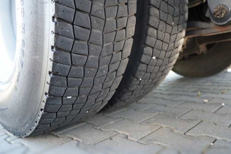 Scania R 410 / 6X2 / CHŁODNIA / SOLÓWKA / Agregat CARRIER SUPRA 1150 UMT / OŚ PODNOSZONA / MULTITEMPERATURA / WINDA DHOLLANDIA /  zdjęcie 16