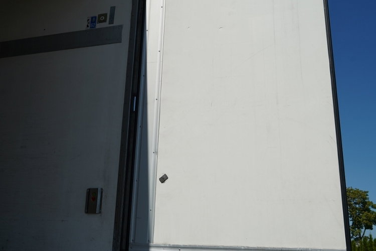 Scania R 410 / 6X2 / CHŁODNIA / SOLÓWKA / Agregat CARRIER SUPRA 1150 UMT / OŚ PODNOSZONA / MULTITEMPERATURA / WINDA DHOLLANDIA /  zdjęcie 19