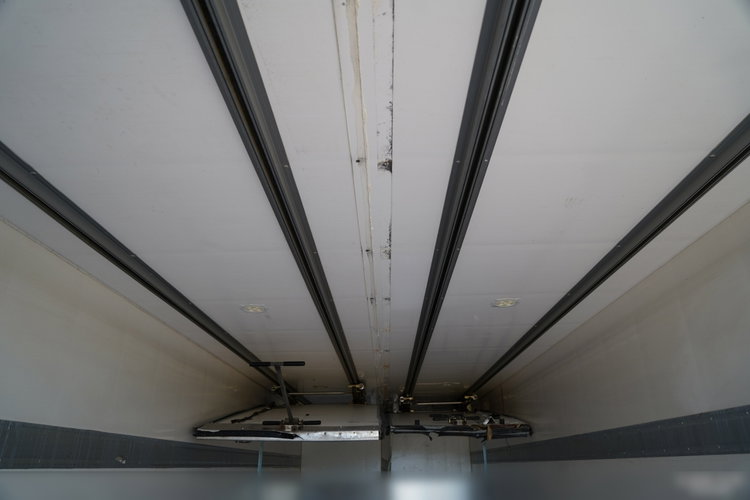 Scania R 410 / 6X2 / CHŁODNIA / SOLÓWKA / Agregat CARRIER SUPRA 1150 UMT / OŚ PODNOSZONA / MULTITEMPERATURA / WINDA DHOLLANDIA /  zdjęcie 22