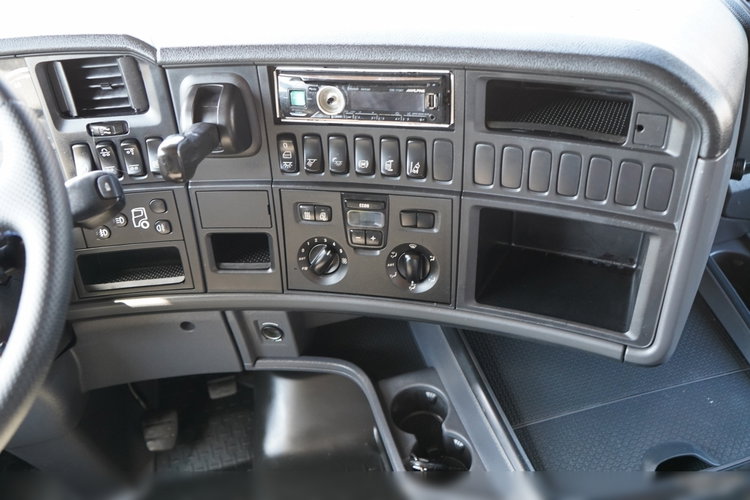 Scania R 410 / 6X2 / CHŁODNIA / SOLÓWKA / Agregat CARRIER SUPRA 1150 UMT / OŚ PODNOSZONA / MULTITEMPERATURA / WINDA DHOLLANDIA /  zdjęcie 33