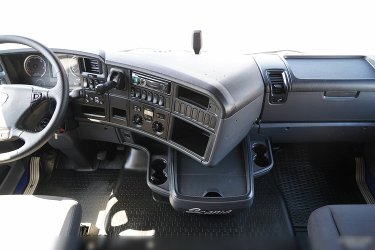 Scania R 410 / 6X2 / CHŁODNIA / SOLÓWKA / Agregat CARRIER SUPRA 1150 UMT / OŚ PODNOSZONA / MULTITEMPERATURA / WINDA DHOLLANDIA /  zdjęcie 34