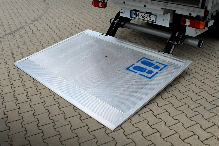 Renault Master kontener 9eup + winda BAR 750kg zdjęcie 35