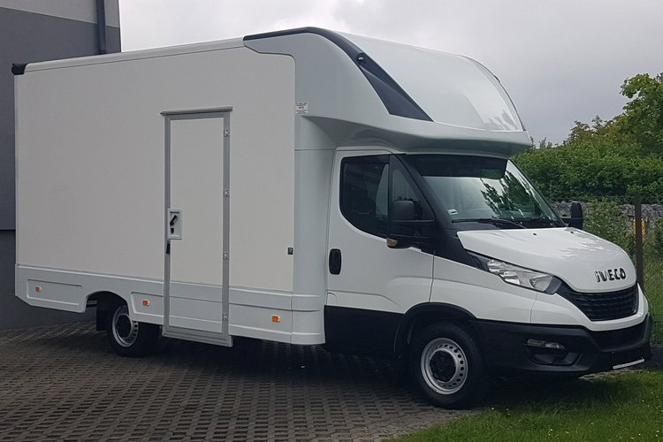 Iveco Daily KONTENER NISKOPODŁOGOWY 4.43x2.23x2.42 SKLEP BAR FOODTRUCK KAMPER AC zdjęcie 2