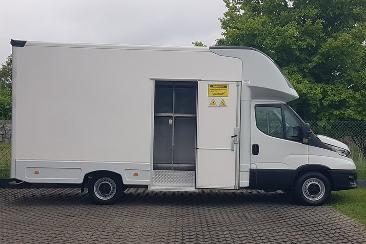 Iveco Daily KONTENER NISKOPODŁOGOWY 4.43x2.23x2.42 SKLEP BAR FOODTRUCK KAMPER AC zdjęcie 22