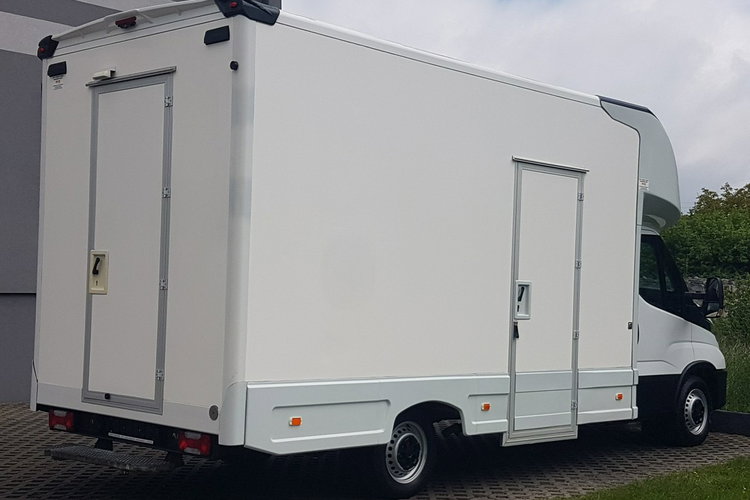 Iveco Daily KONTENER NISKOPODŁOGOWY 4.43x2.23x2.42 SKLEP BAR FOODTRUCK KAMPER AC zdjęcie 4