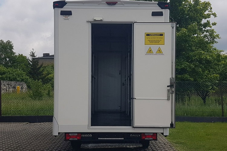 Iveco Daily KONTENER NISKOPODŁOGOWY 4.43x2.23x2.42 SKLEP BAR FOODTRUCK KAMPER AC zdjęcie 5