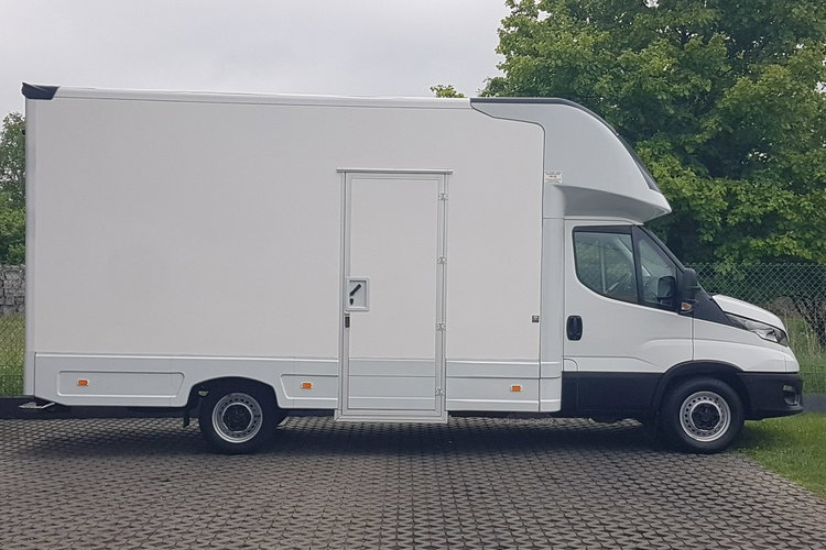 Iveco Daily KONTENER NISKOPODŁOGOWY 4.43x2.23x2.42 SKLEP BAR FOODTRUCK KAMPER AC zdjęcie 12