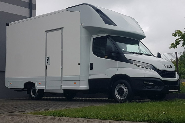 Iveco Daily KONTENER NISKOPODŁOGOWY 4.43x2.23x2.42 SKLEP BAR FOODTRUCK KAMPER AC zdjęcie 30