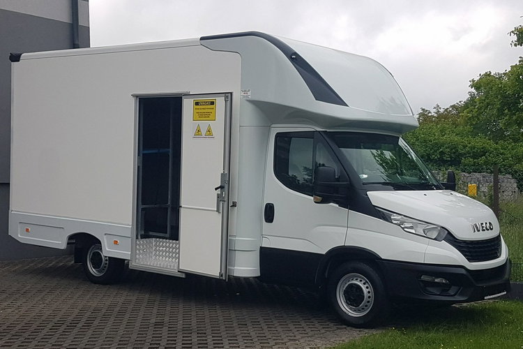 Iveco Daily KONTENER NISKOPODŁOGOWY 4.43x2.23x2.42 SKLEP BAR FOODTRUCK KAMPER AC zdjęcie 38