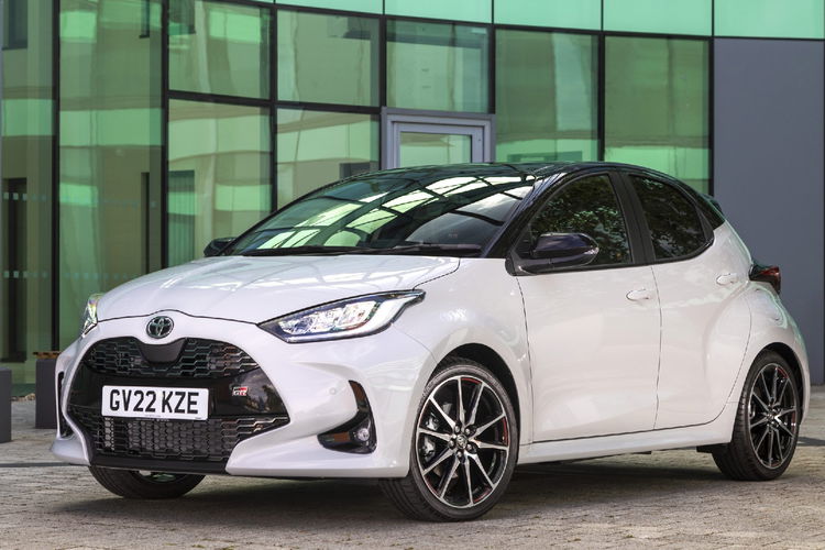 TOYOTA Yaris Hybrid 1.5 Style zdjęcie 3