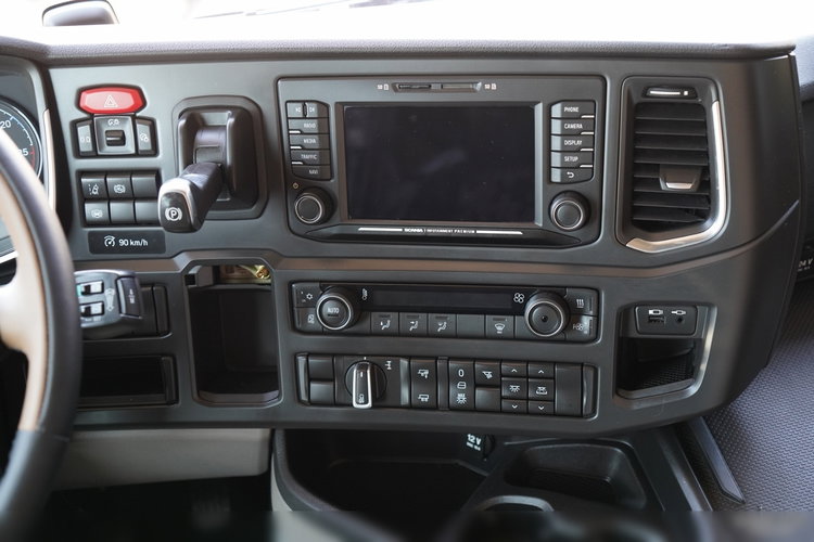 Scania S 500 / RETARDER / CAŁA NA PODUSZKACH / OPONY 100% / NAVI / PO KONTRAKCIE SERWISOWYM zdjęcie 30