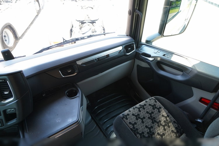 Scania S 500 / RETARDER / CAŁA NA PODUSZKACH / OPONY 100% / NAVI / PO KONTRAKCIE SERWISOWYM zdjęcie 32