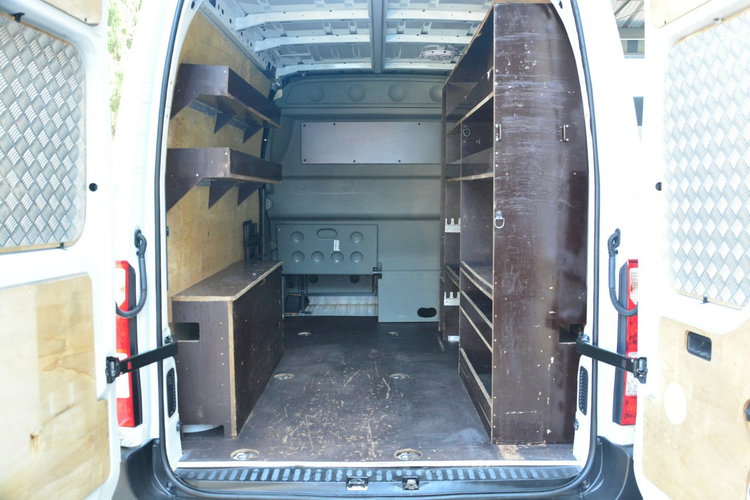 Renault Master średniak L2H2 3 osobowy blaszak pełna opcja regały serwis zdjęcie 5