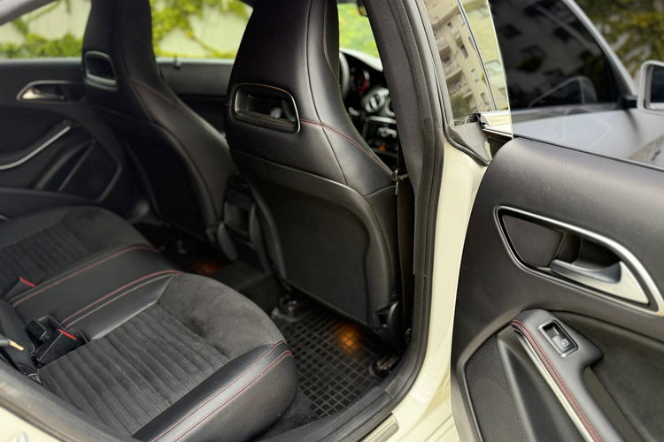 Mercedes CLA 45 AMG zdjęcie 11