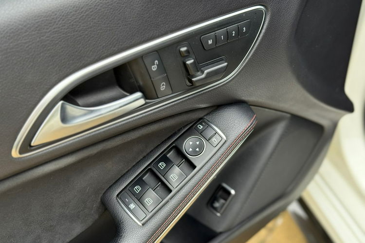 Mercedes CLA 45 AMG zdjęcie 22