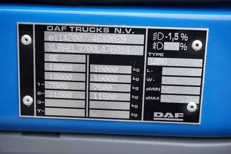 DAF LF 260 / EURO 6 / IZOTERMA + WINDA / 13 PALET / DŁ. 5.3 M / ŁAD. 10 390 KG zdjęcie 11