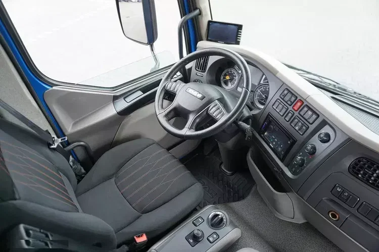 DAF LF 260 / EURO 6 / IZOTERMA + WINDA / 13 PALET / DŁ. 5.3 M / ŁAD. 10 390 KG zdjęcie 13