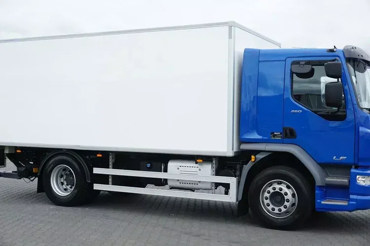 DAF LF 260 / EURO 6 / IZOTERMA + WINDA / 13 PALET / DŁ. 5.3 M / ŁAD. 10 390 KG zdjęcie 16