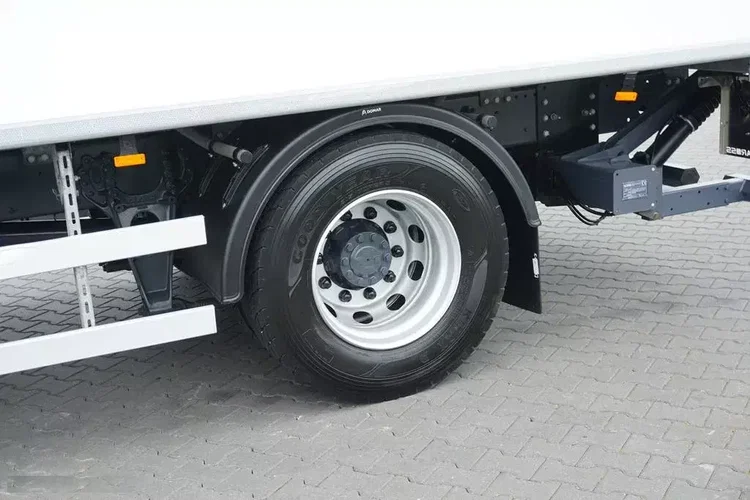 DAF LF 260 / EURO 6 / IZOTERMA + WINDA / 13 PALET / DŁ. 5.3 M / ŁAD. 10 390 KG zdjęcie 19