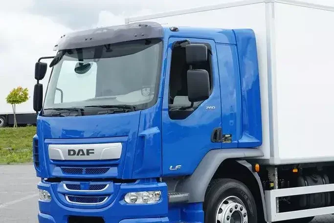 DAF LF 260 / EURO 6 / IZOTERMA + WINDA / 13 PALET / DŁ. 5.3 M / ŁAD. 10 390 KG zdjęcie 21